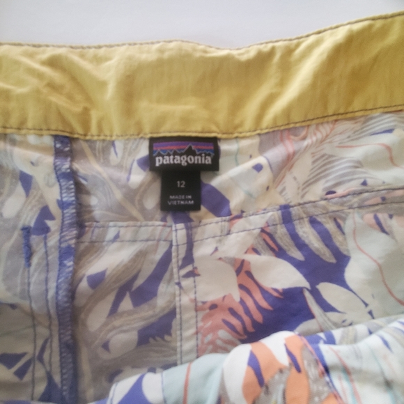 PATAGONIA W'S WAVEFARER BOARDSHORTS  Sz 12 - Picture 5 of 9
